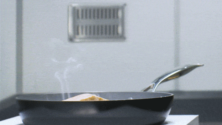 Une poêlée d’aliments odorants. Une poêlée d’aliments odorants.