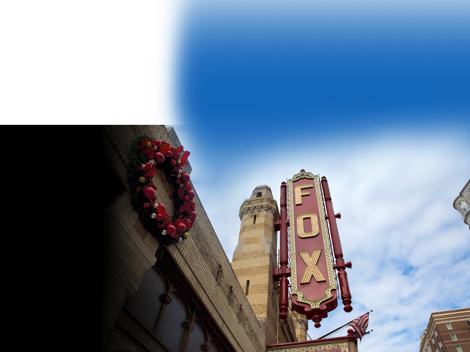 Affiche du centre de divertissement Fox Theater sur l’extérieur du bâtiment