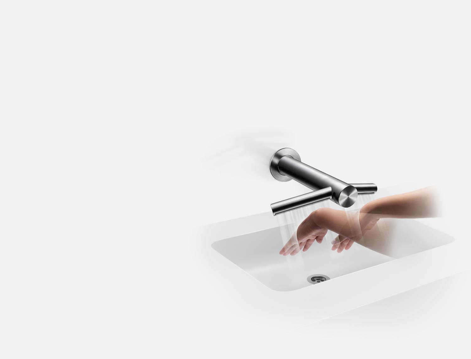 Mains en dessous du sèche-mains Dyson