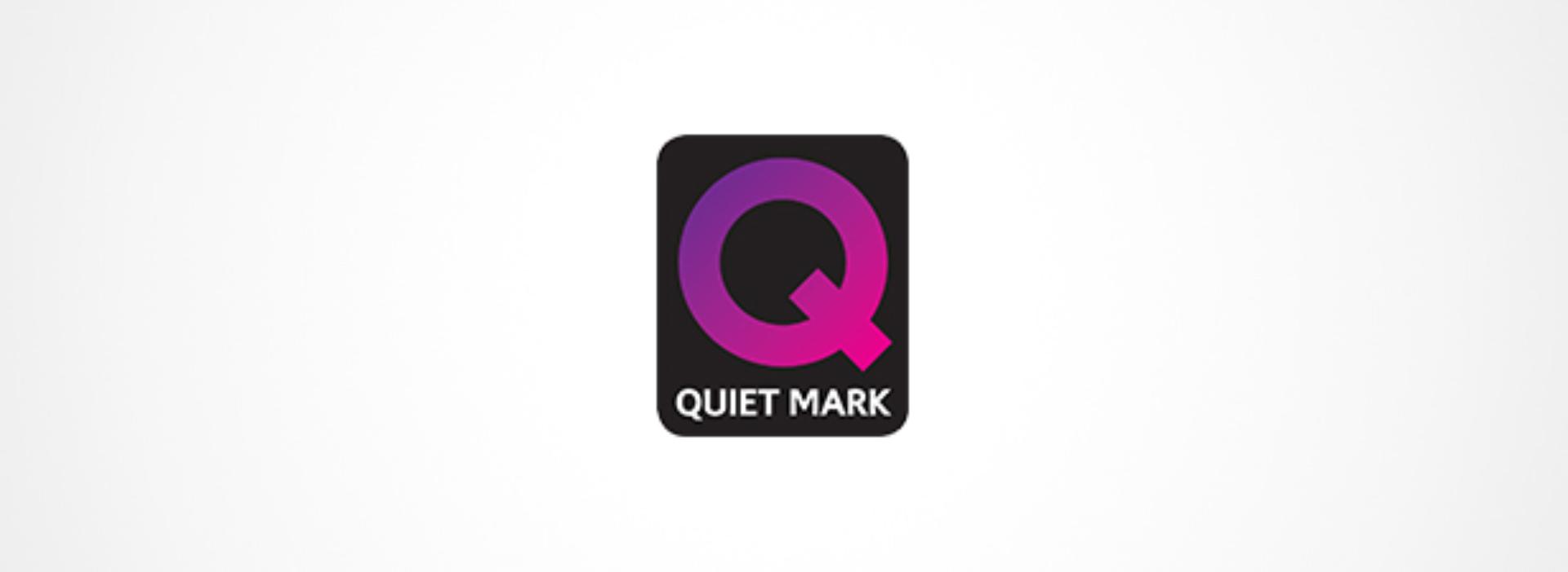 Quiet Mark לוגו