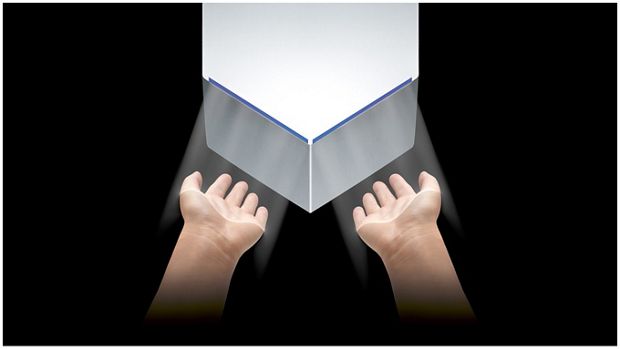 أيدٍ يجري تجفيفها تحت مجفف الأيدي Dyson Airblade V