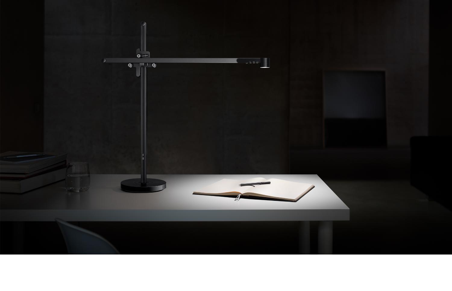 Dyson Lightcycleᵀᴹ task light on a desk