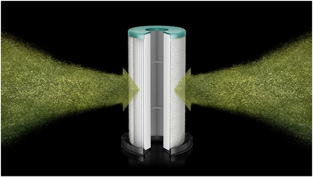 فلتر HEPA بينما يقوم بسحب الهواء المُلوَّث