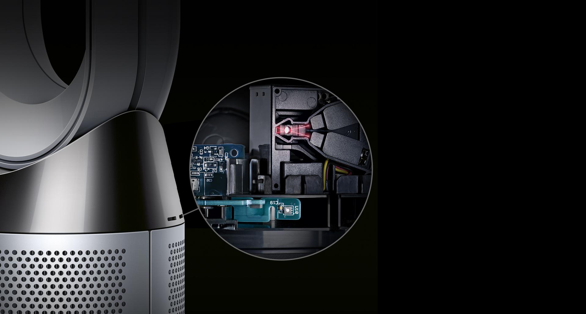 צילום מקרוב בפעולה של מסנן אוויר™Dyson Pure Cool.