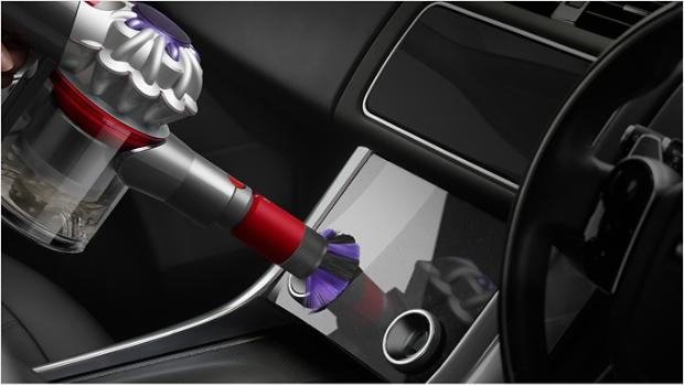 Scratch-free dusting brush in use