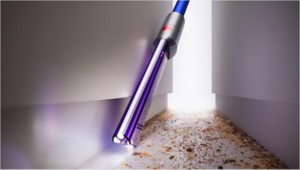 Light pipe crevice tool picking up dust