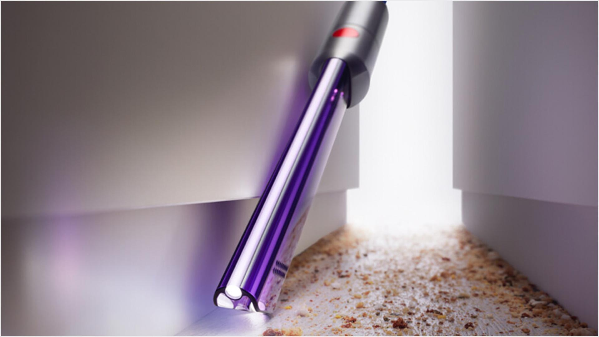 Light pipe crevice tool in use