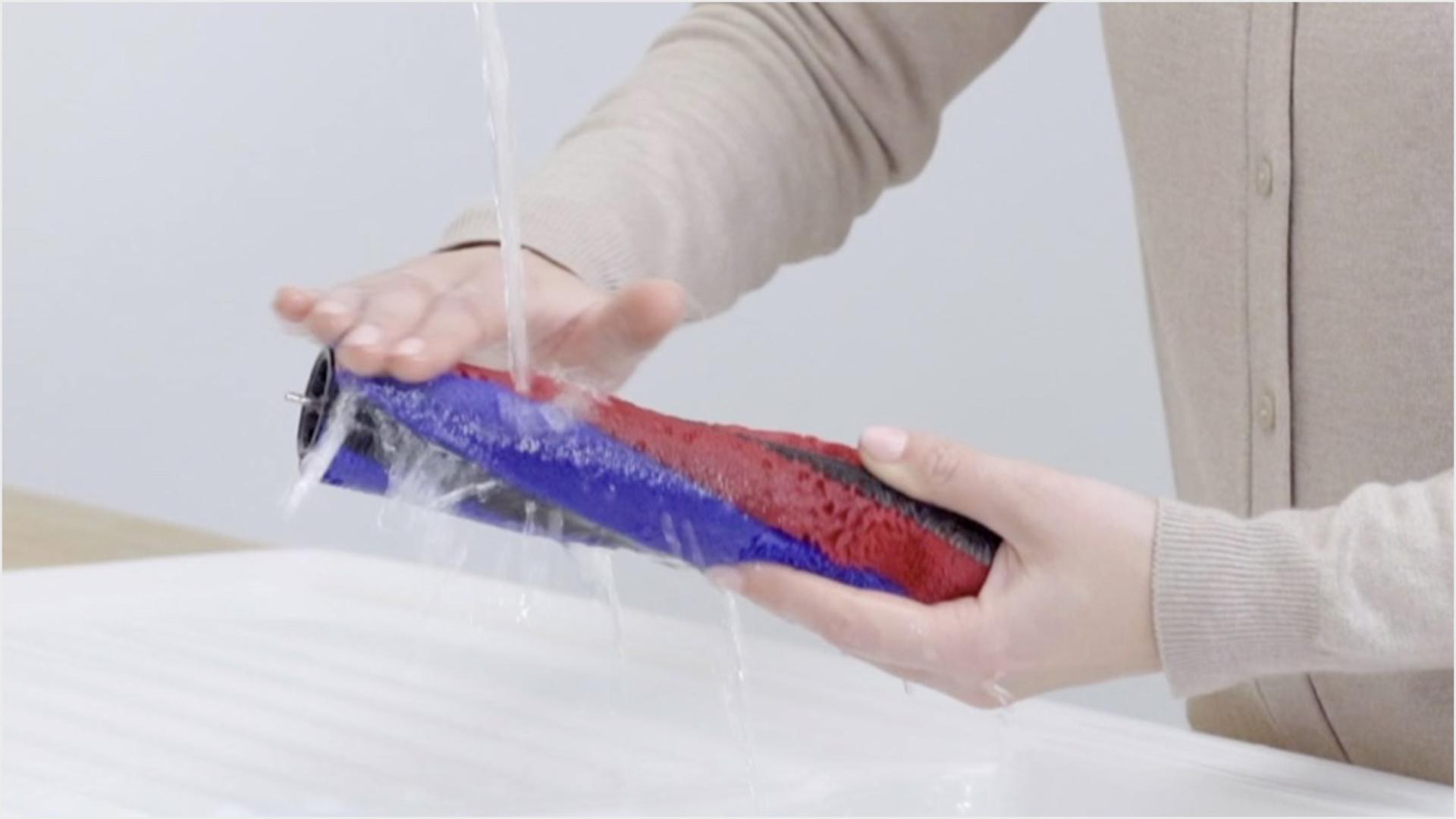 Cleaning the Slim Fluffy brush bar