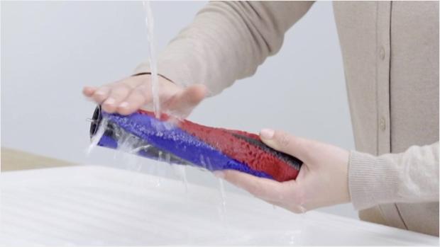 Cleaning the Slim Fluffy brush bar