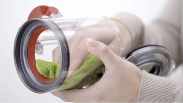 Wiping the bin with a dry cloth