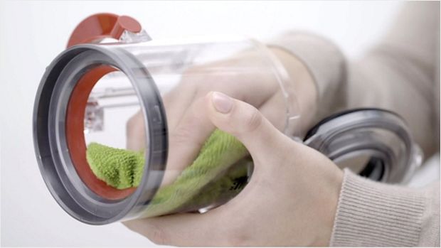 Wiping the bin with a dry cloth