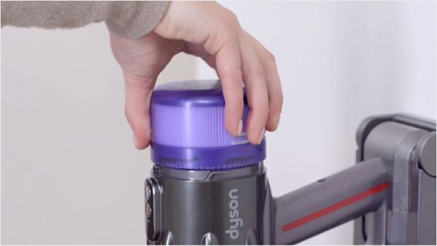 Wyjmowanie filtra z odkurzacza V12