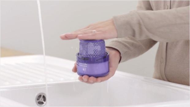 Potrząsanie filtra w celu wypłukania zanieczyszczeń