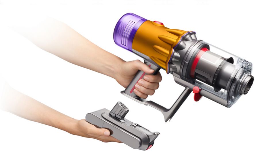 Wymiana akumulatora z funkcją click-in w odkurzaczu Dyson