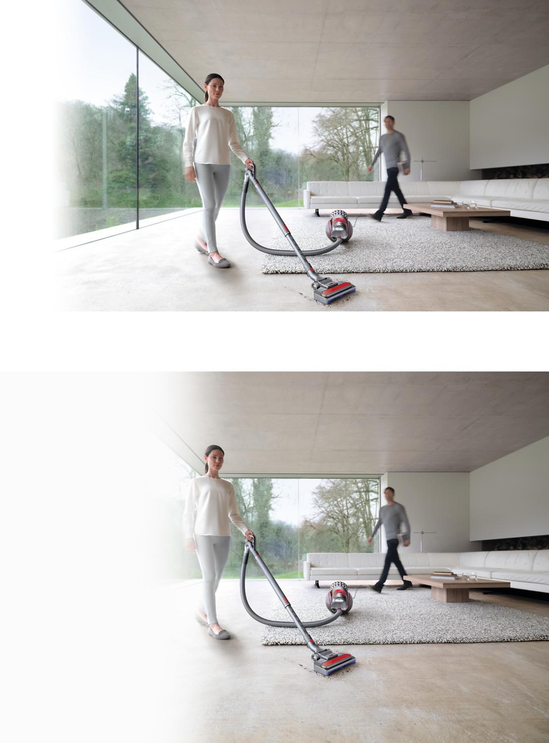Modell verwendet einen Dyson Cinetic Big Ball, um einen Hartboden im Wohnzimmer zu reinigen.