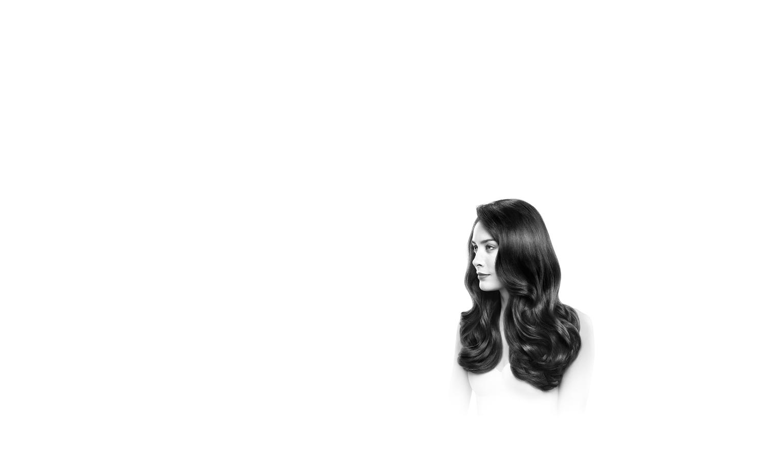 Model with voluminous waves and curls