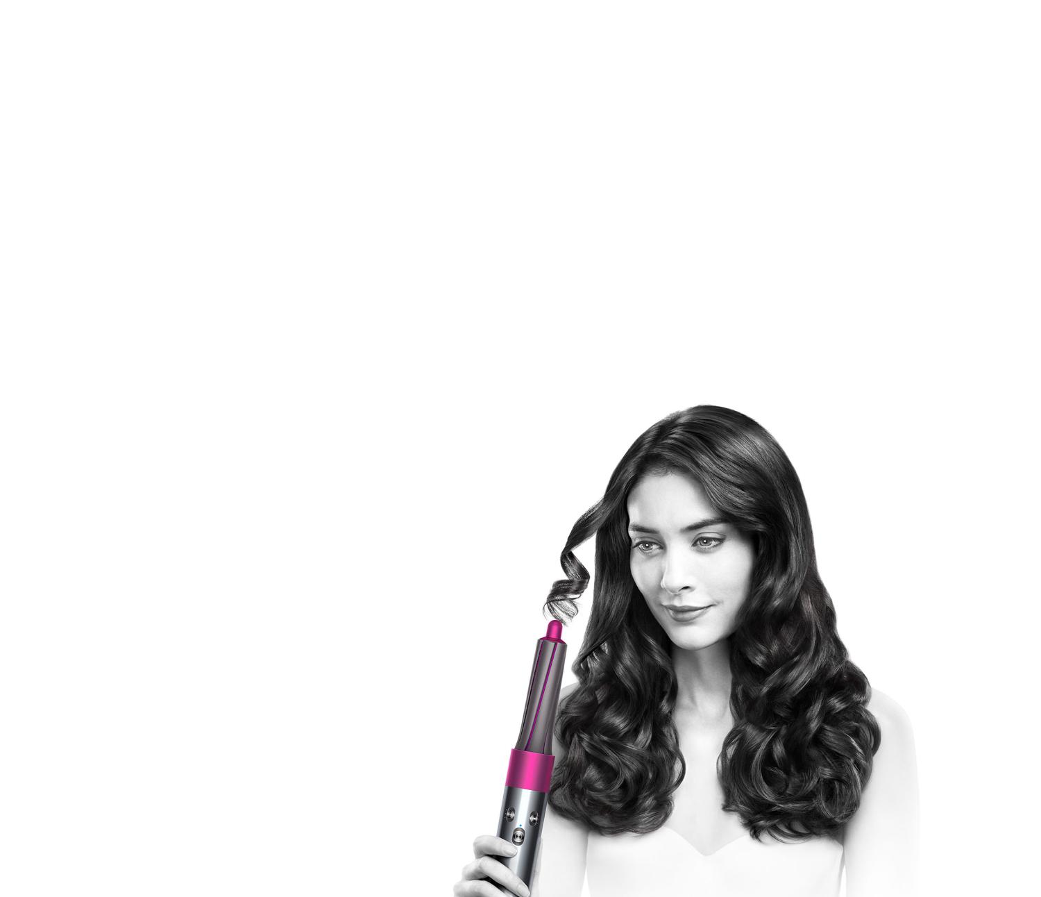 Model with Dyson Airwrap™
