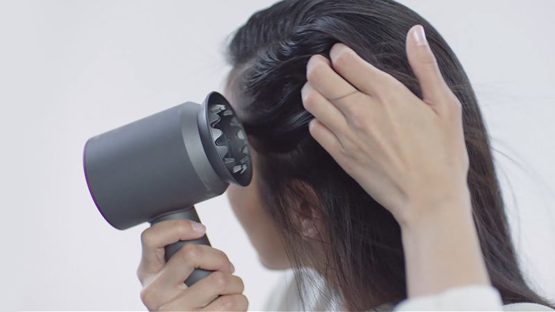 Reproduzir o vídeo: Guias de penteado do Dyson Supersonic 