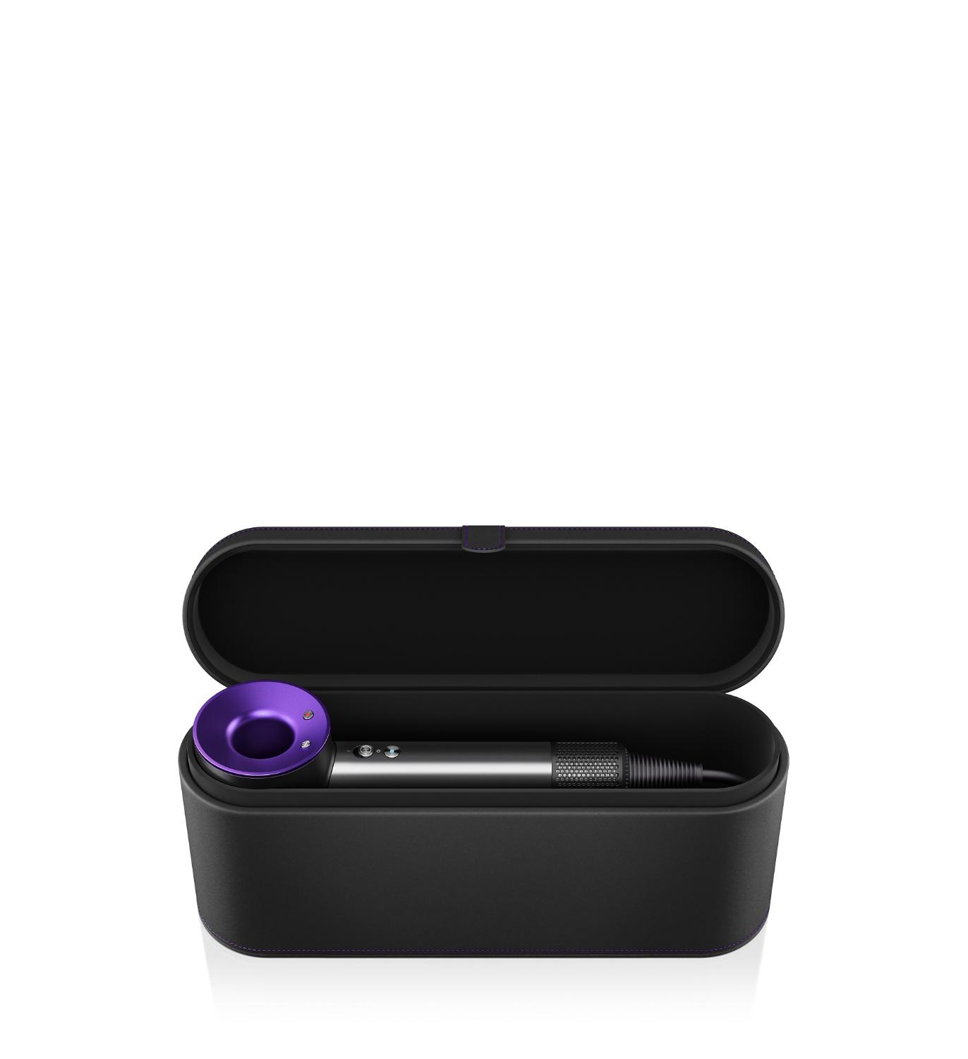 Étui noir ouvert avec sèche-cheveux Dyson Supersonic🅪 à l’intérieur