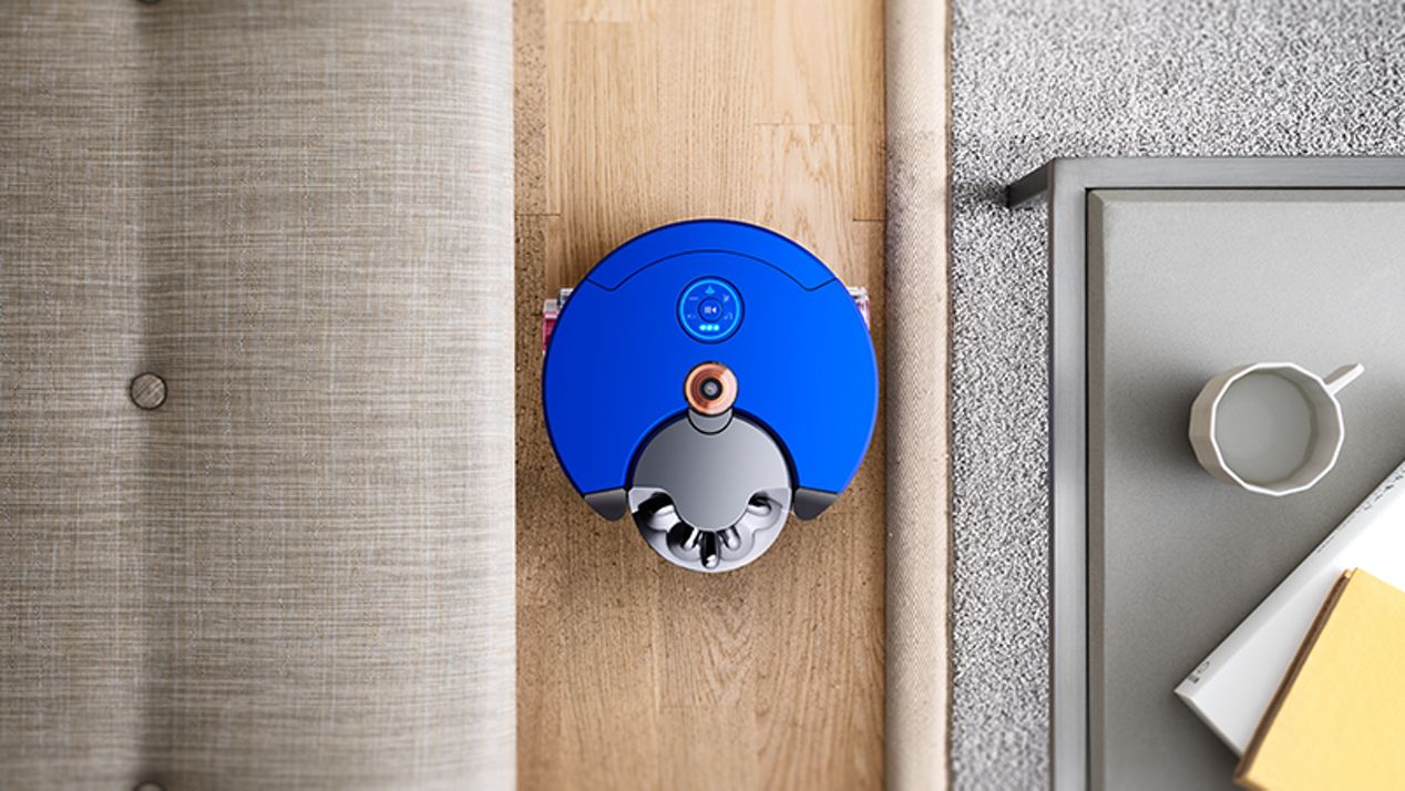 Robot cleaning a narrow space Robot cleaning a narrow space