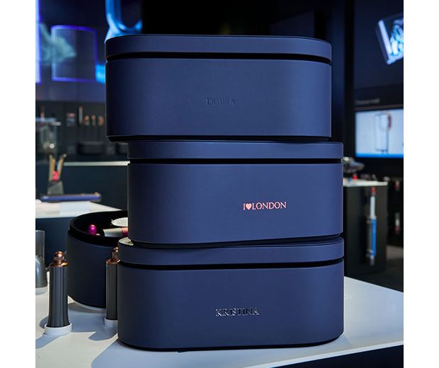 Kaliteli Dyson hediye paketi kağıda sarılmış bir hediye