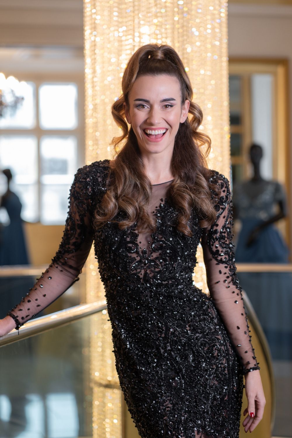 Kimberly Budinsky mit High Ponytail dank Dyson Airwrap Multi-Haarstyler