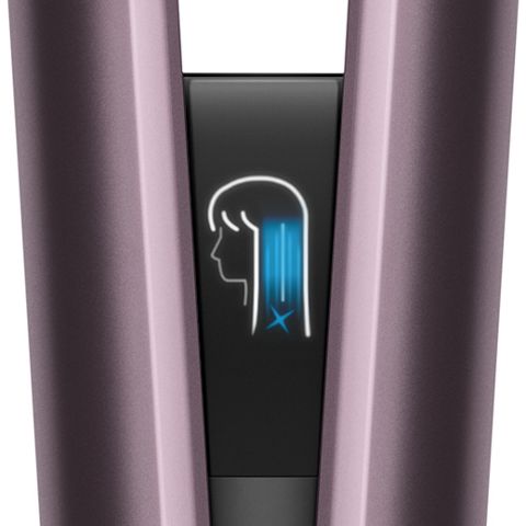 Gros plan de l'écran LCD du Dyson Airstrait montrant les paramètres sélectionnés. Gros plan de l'écran LCD du Dyson Airstrait montrant les paramètres sélectionnés.