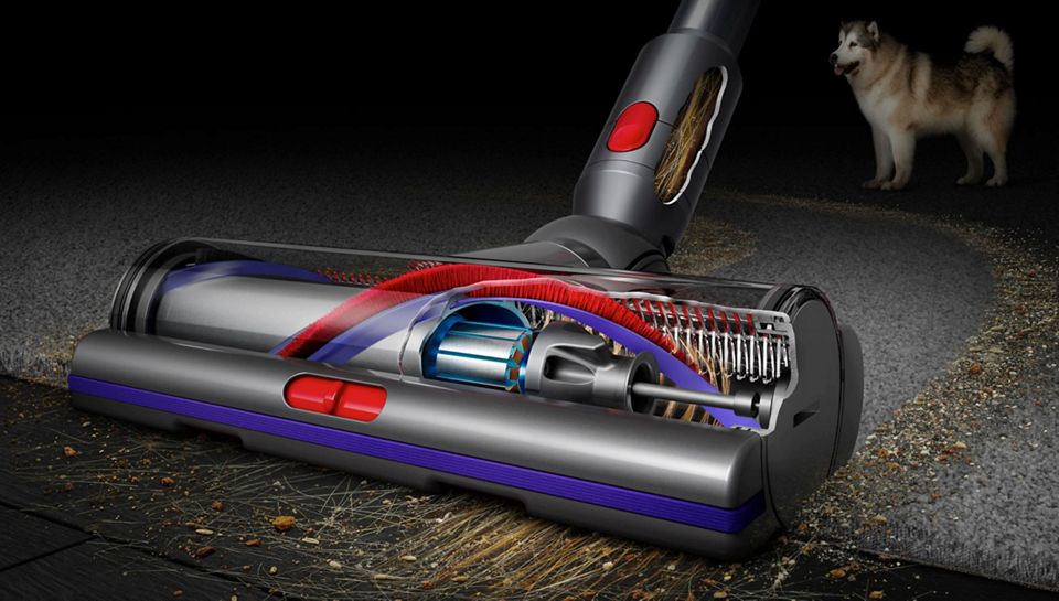 The Digital Motorbar™ floor nozzle picks up dirt, dust, hair and lint