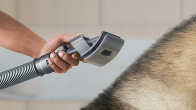 Pet Groom-munnstykket fanger opp døde hudceller.