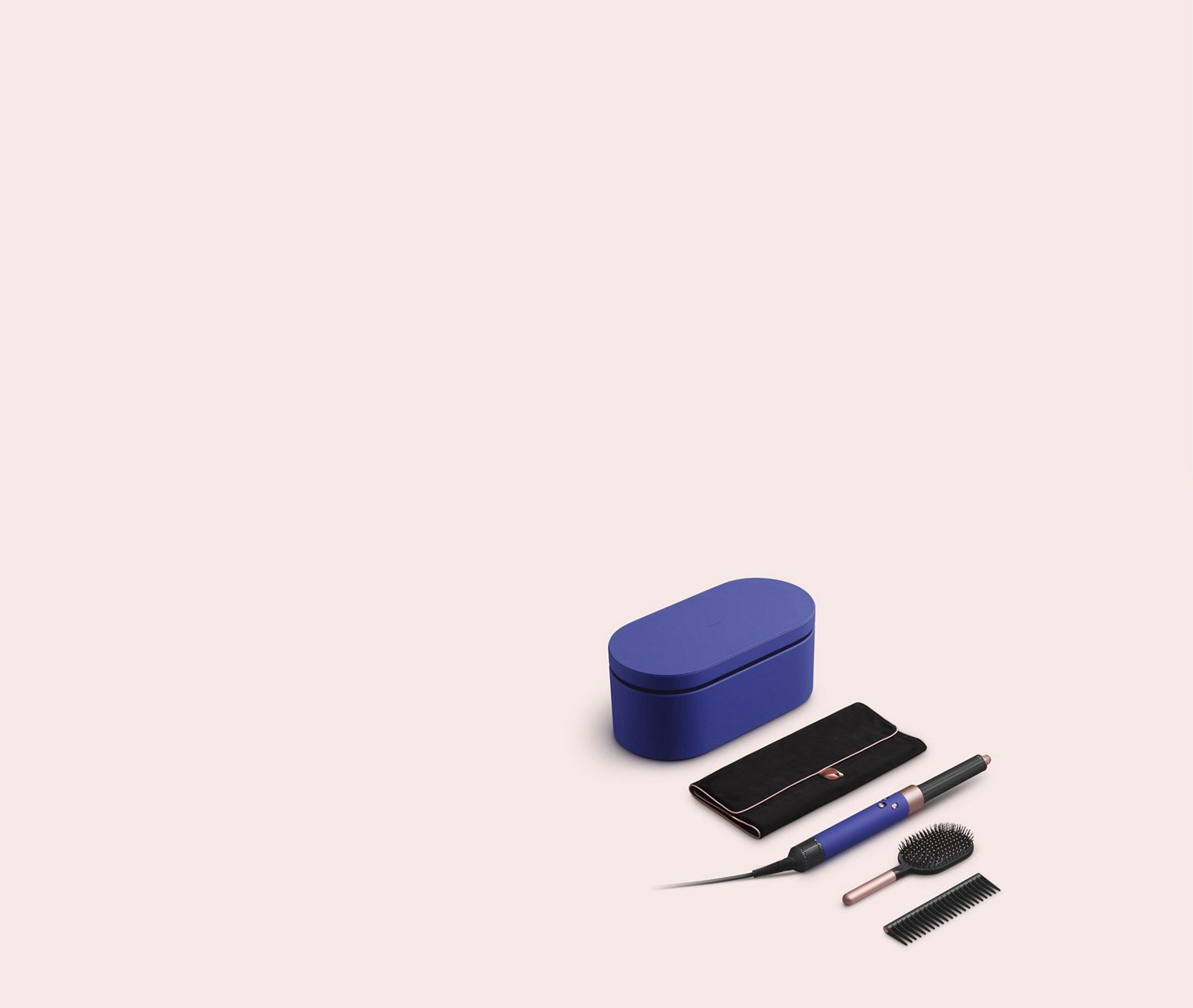 De nieuwe Vinca-blauwe en Rosé Dyson Airwrap multi-styler met doos, reisetui en borstels.