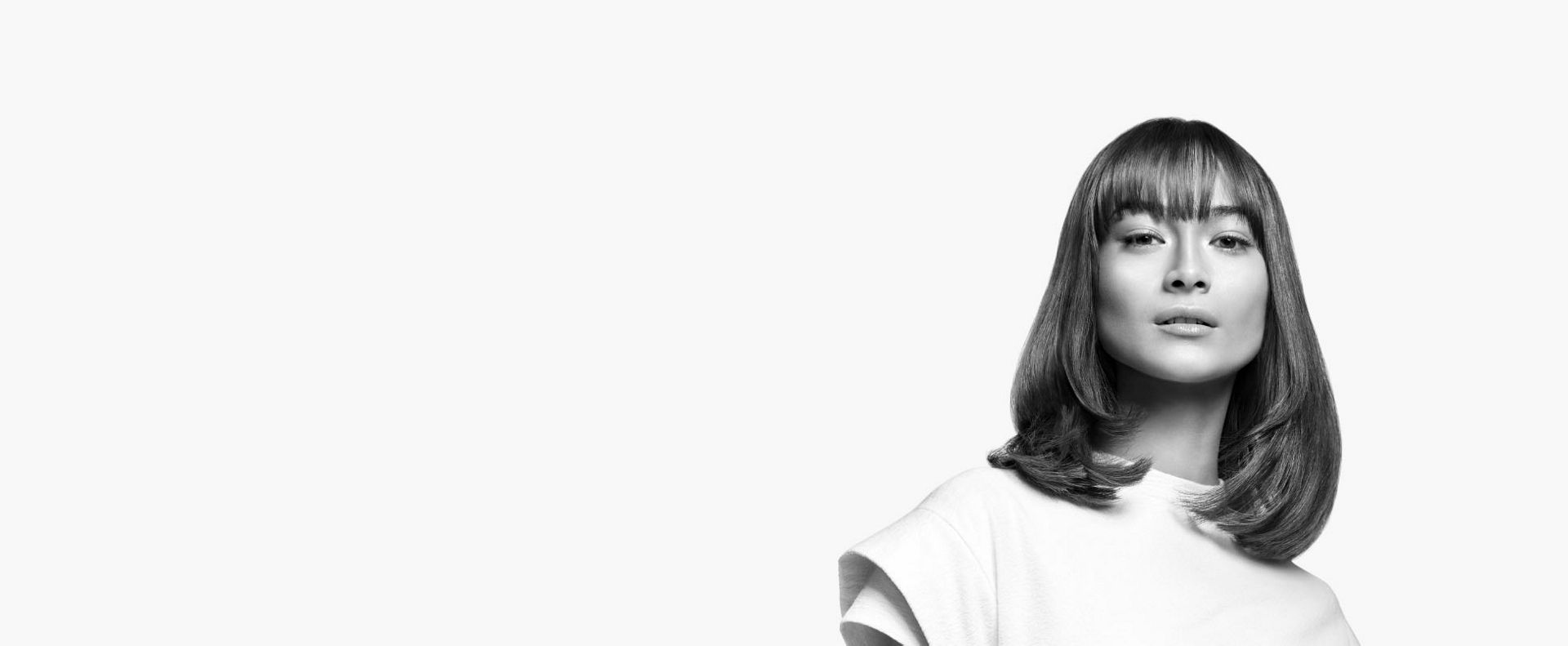 Woman with type 1 hair with a blow out hair style