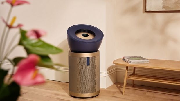 Dyson gaisa attīrītājs „Big+Quiet Formaldehyde“, kas neuzkrītoši novietots dzīvojamā telpā.