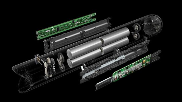 Cutaway inside the Dyson corrale straightener to display 4-cell lithium ion battery 