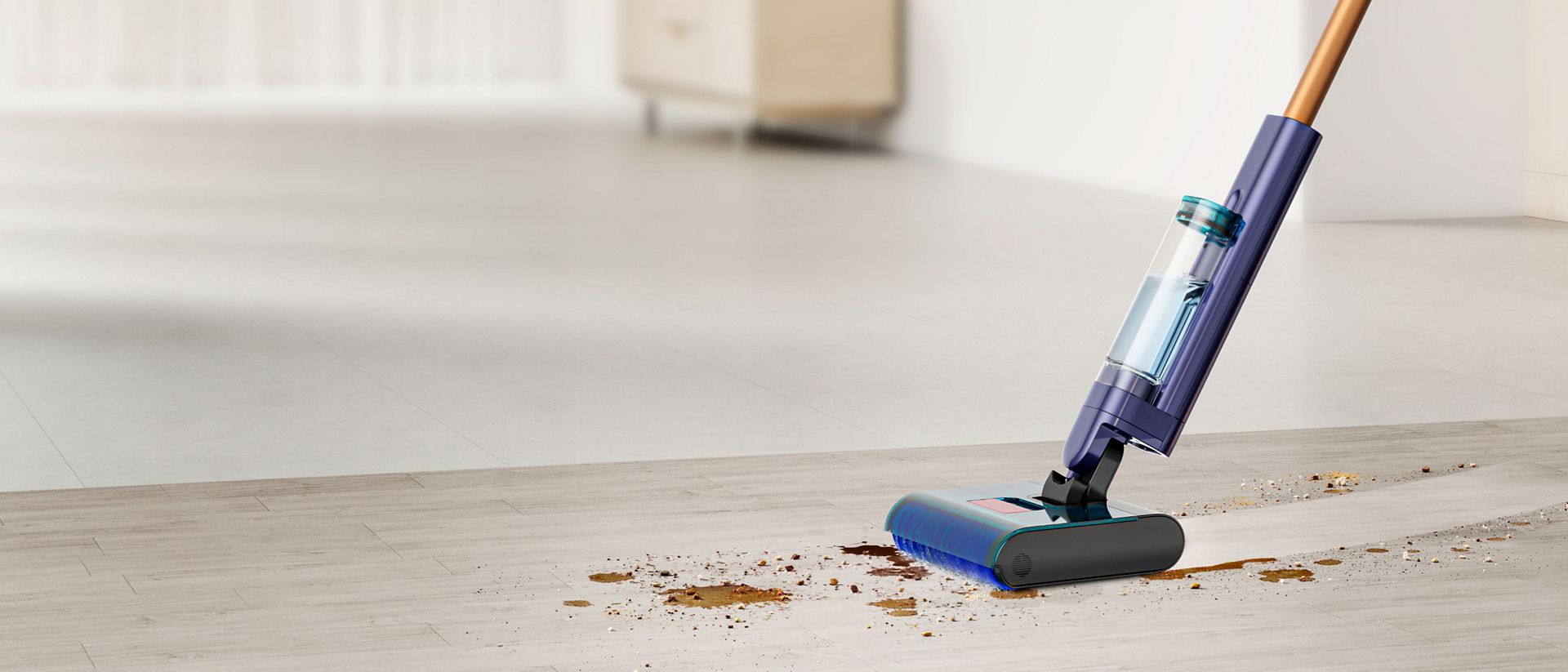 Sert zemine dökülmüş sıvıları temizleyen Dyson Clean+Wash Hygiene Sert Zemin Temizleyici.