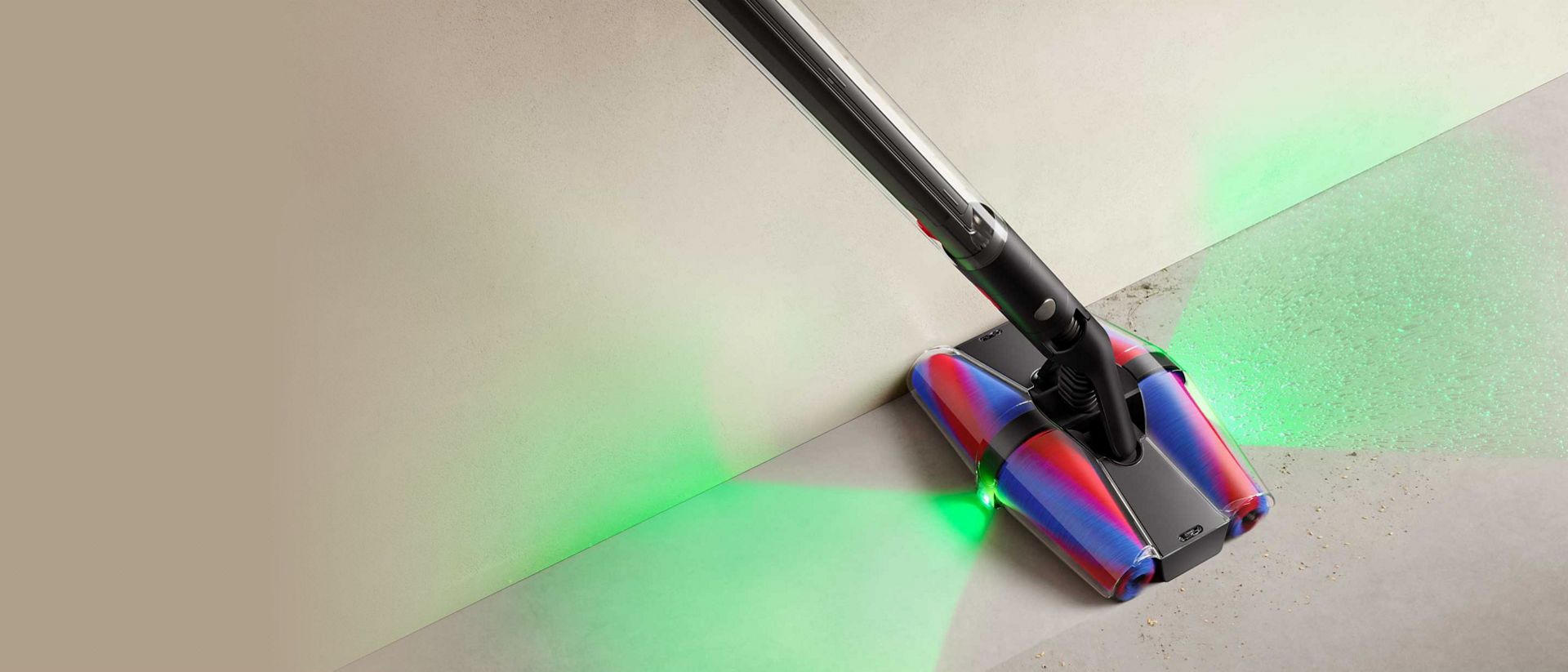 Zemindeki toz ve kirleri temizleyen Dyson PencilVac kablosuz süpürgedeki Fluffycones temizleme başlığı.