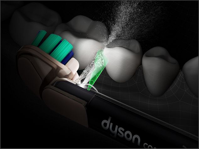 El cepillo de dientes Dyson CameraJet impulsa líquido hacia los espacios interdentales.