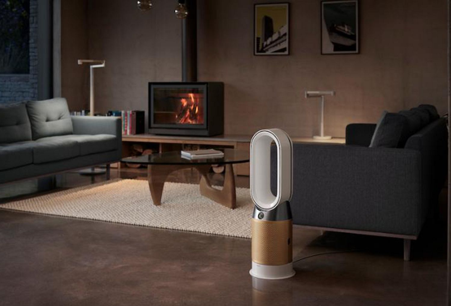 Peter Thomsen styling hair in the Dyson Demo store beauty lab