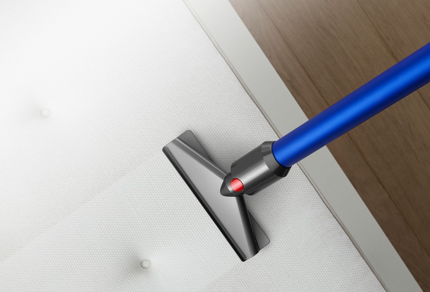 Matratze saugen mit Dyson V15 