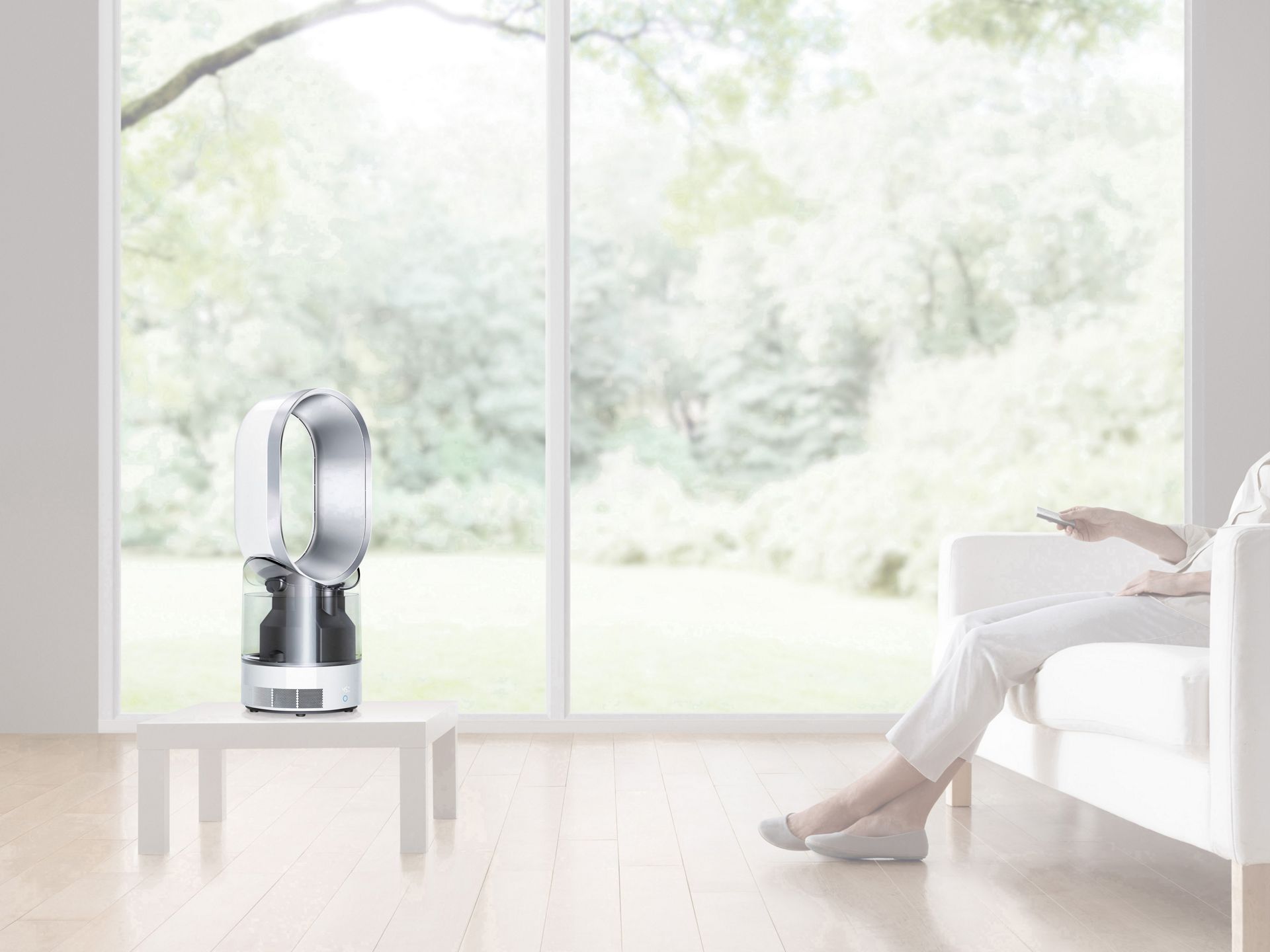 Humidificateur Dyson sur une table