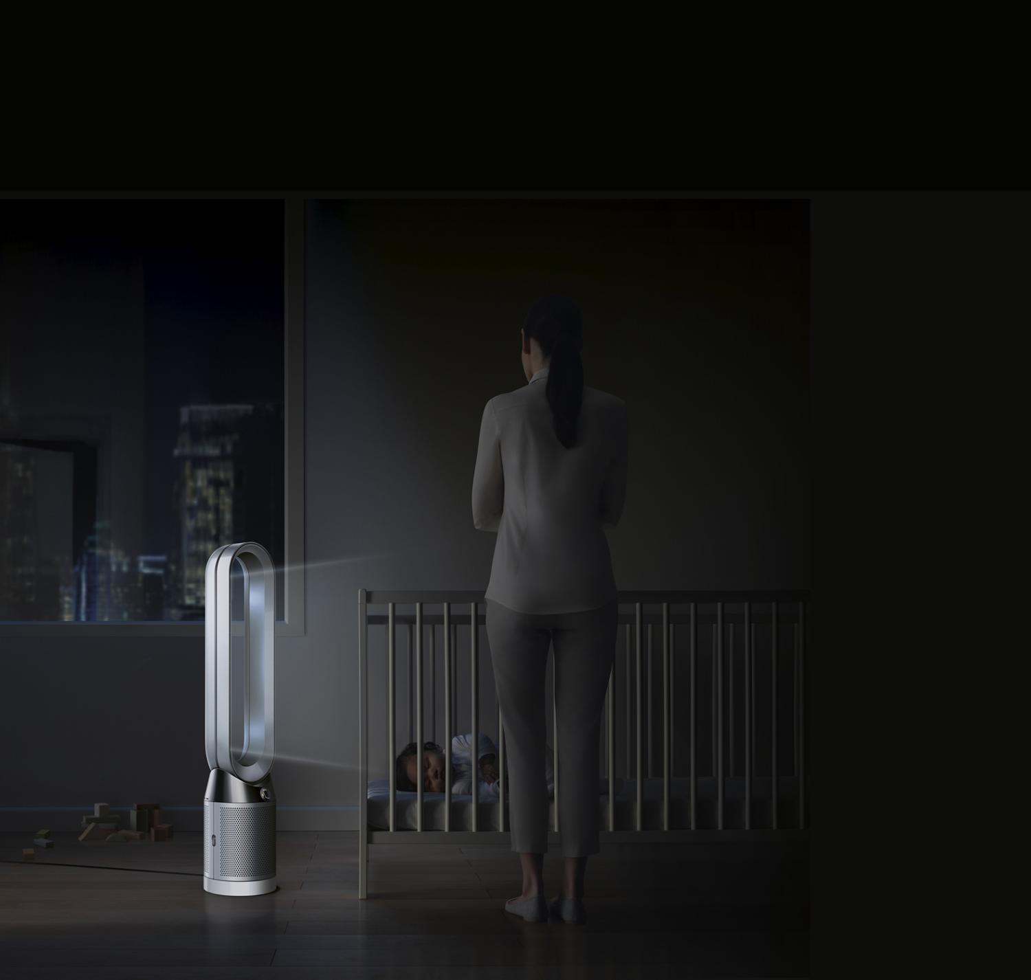 Le Dyson Pure Cool en forme de tour qui purifie une chambre de bébé durant la nuit