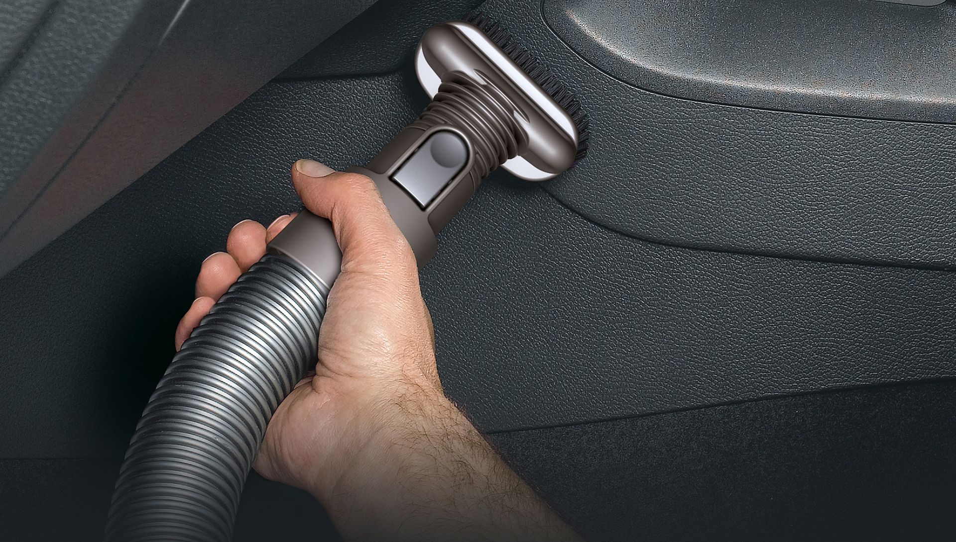 Brosse à soies dures à l’intérieur d’une voiture