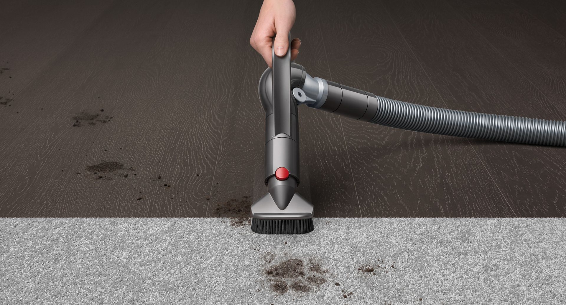 Brosse à soies dures à retrait rapide nettoyant une trace de pas.