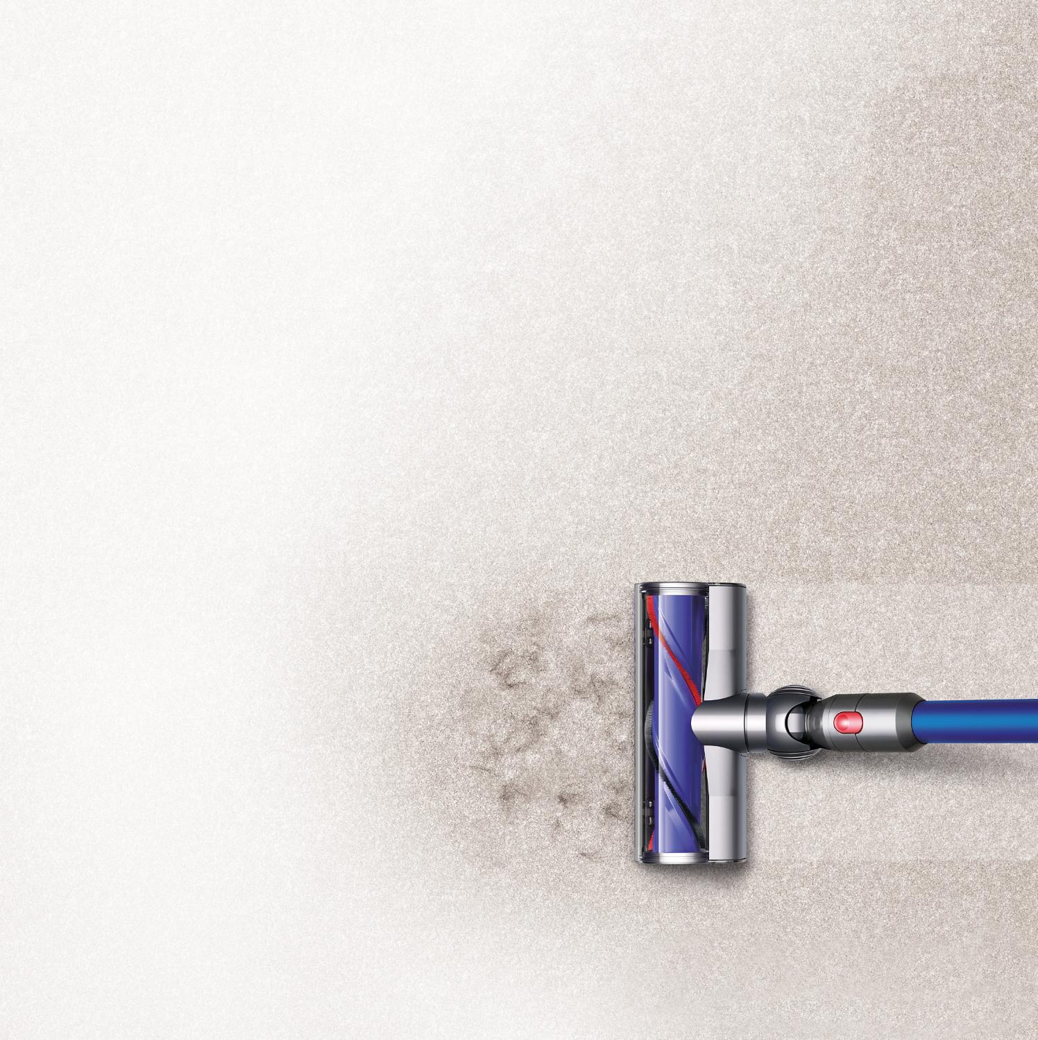 Aspirateur Dyson V7 sur du tapis