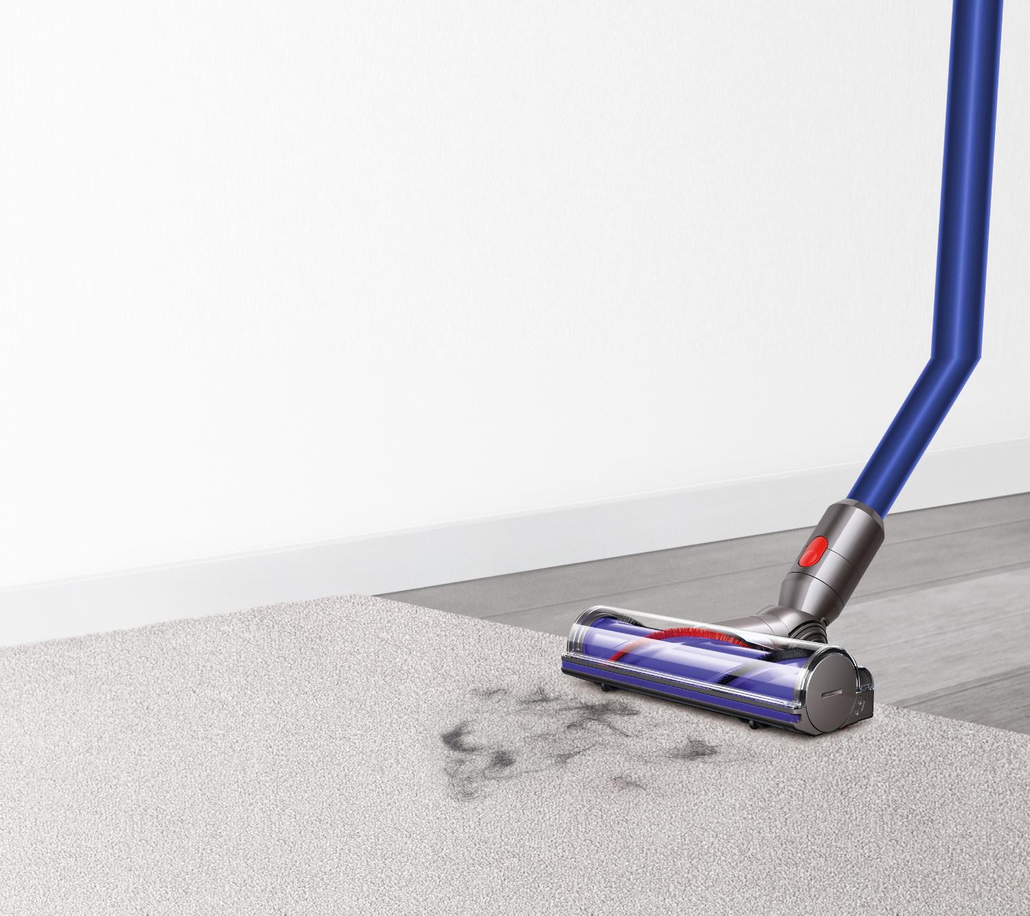 Tête d’aspirateur Dyson sur le tapis