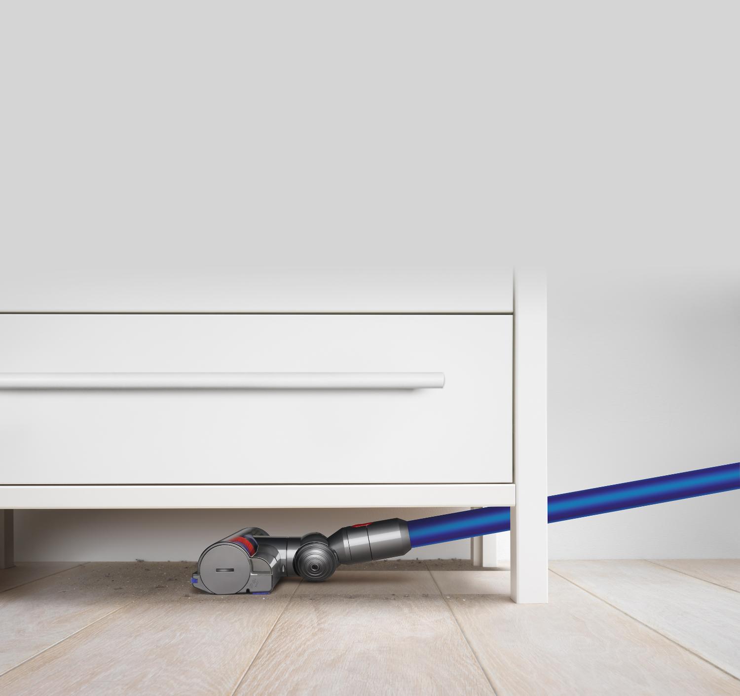 L’aspirateur Dyson V7 sous les tiroirs