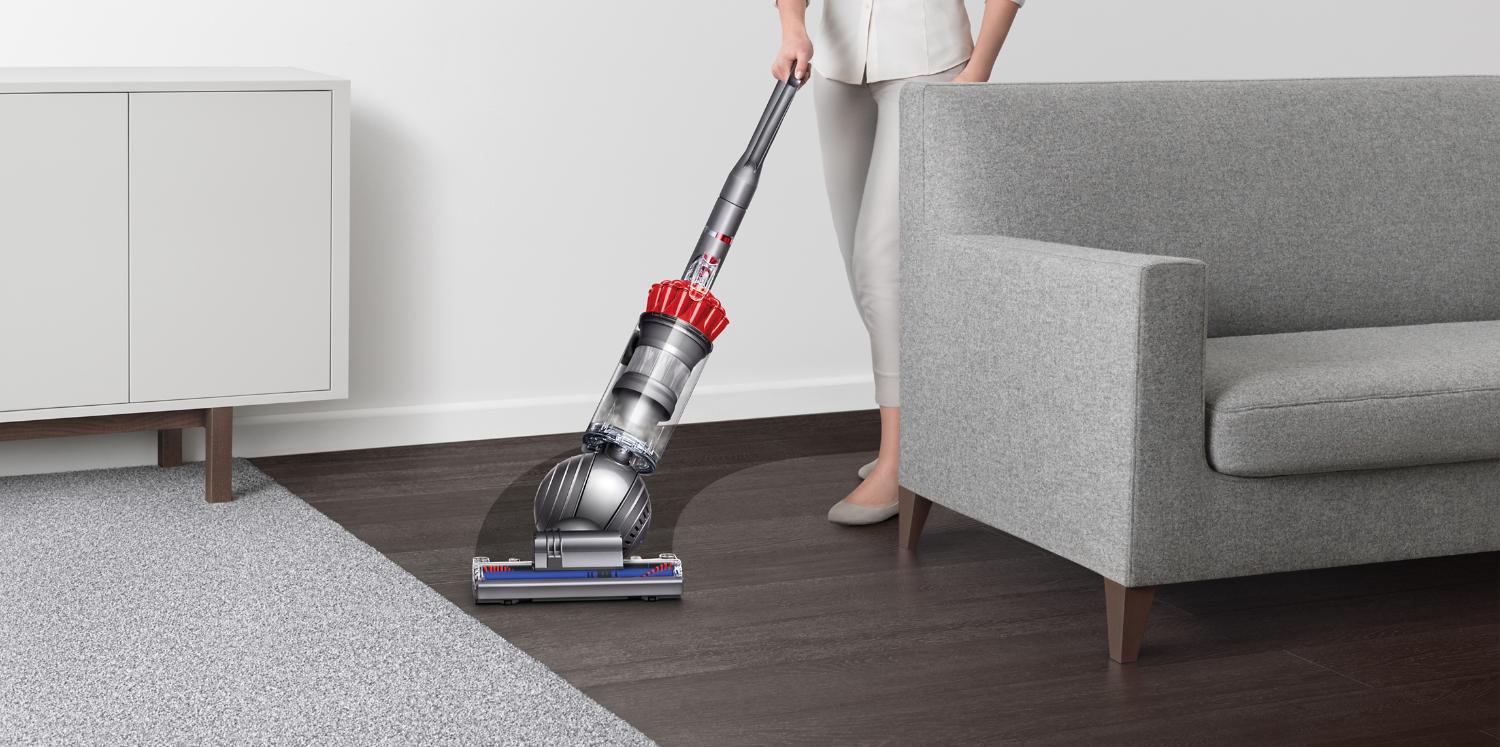 Dyson light ball sharply turning corner as it picks up dust
