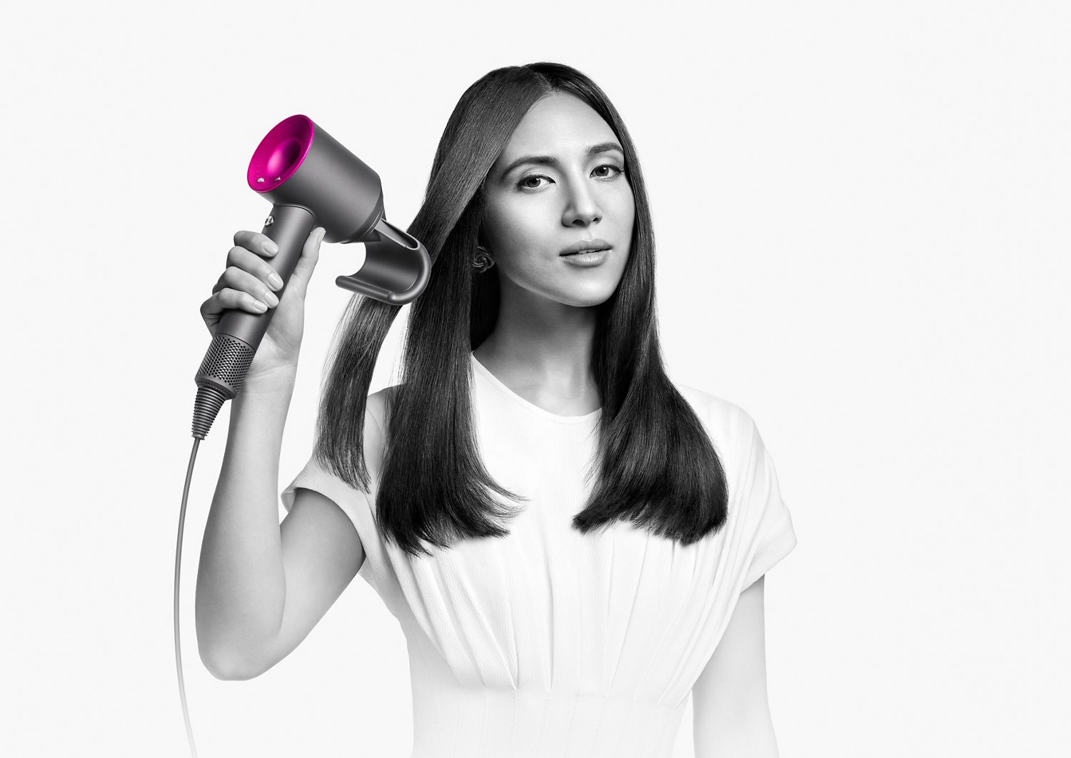 model met Dyson Supersonic föhn