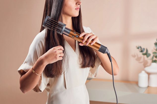 Haare im Sommer pflegen mit Dyson Airwrap™