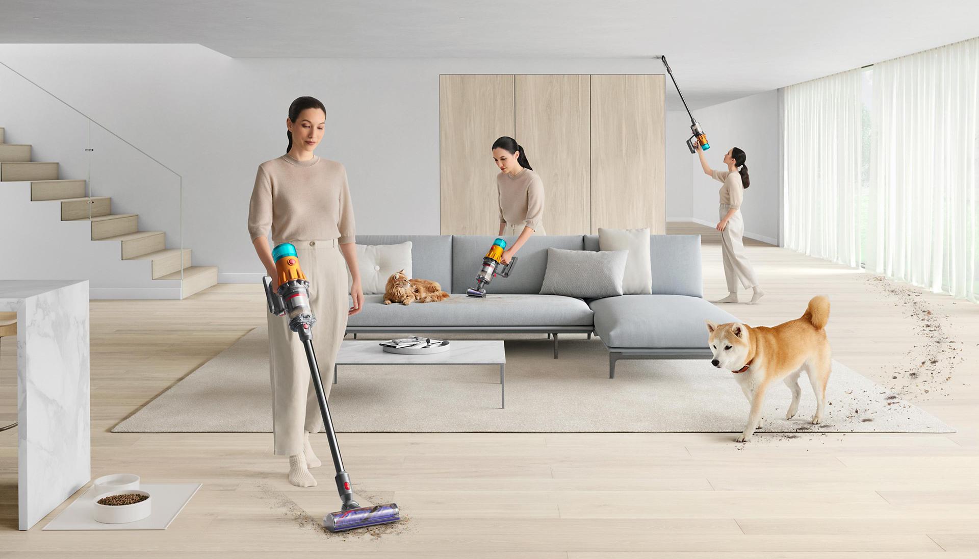 Kobieta sprzątająca różne powierzchnie domu ze zwierzętami