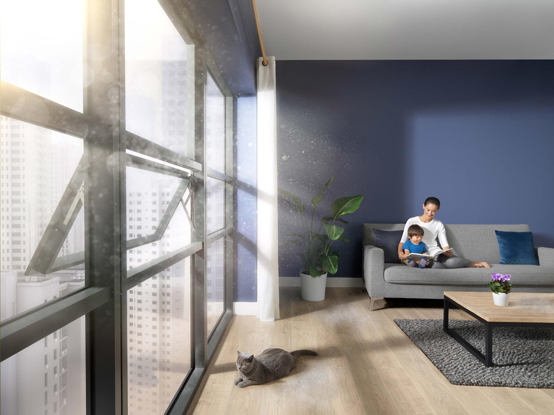 Ev içerisindeki polenler ile anne ve çocuğu.